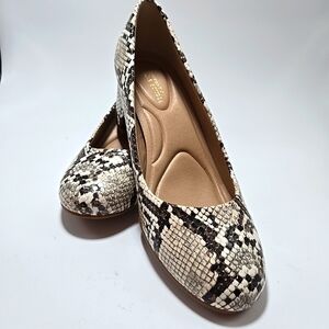 Size 7 Alexis Bendel Shoes. Snakeskin Pumps. Slip-on 2" Block Heels.